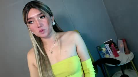 ellaine online show from February 9, 9:49 pm