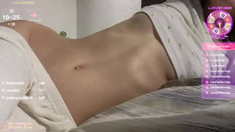 Snapshot of tease_me__ chatting on February 5, 9:18 pm Em online show from February 5, 9:18 pm