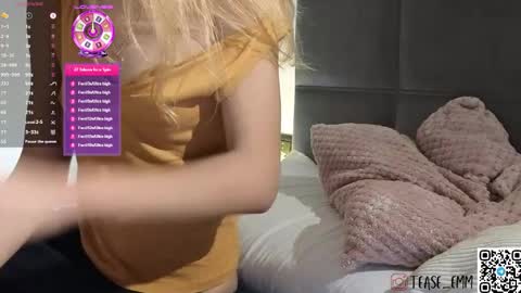 Snapshot of tease_me__ chatting on October 18, 7:58 pm Em online show from October 18, 7:58 pm