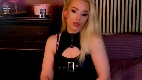 Snapshot of teasingjulianna chatting on October 25, 4:24 pm teasingjulianna online show from October 25, 4:24 pm