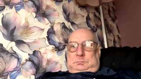 Snapshot of tebb61 chatting on November 4, 12:15 pm Mark online show from November 4, 12:15 pm