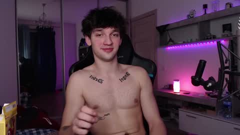 Snapshot of teddy_mode chatting on December 8, 11:40 pm Teddy online show from December 8, 11:40 pm