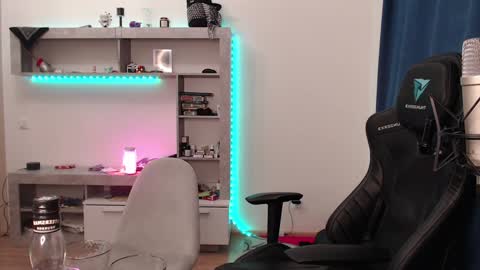 Snapshot of teddy_mode chatting on December 15, 6:37 pm Teddy online show from December 15, 6:37 pm