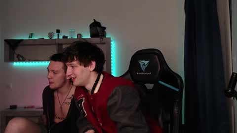 Snapshot of teddy_mode chatting on December 16, 3:51 am Teddy online show from December 16, 3:51 am