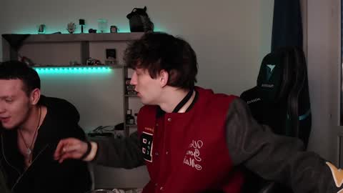 Snapshot of teddy_mode chatting on December 16, 6:53 am Teddy online show from December 16, 6:53 am