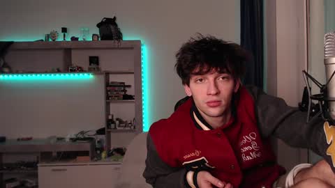 Snapshot of teddy_mode chatting on December 17, 12:01 am Teddy online show from December 17, 12:01 am