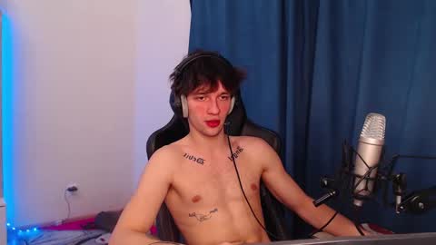 Snapshot of teddy_mode chatting on December 19, 8:13 pm Teddy online show from December 19, 8:13 pm