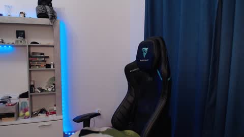 Snapshot of teddy_mode chatting on February 6, 7:13 am Teddy online show from February 6, 7:13 am