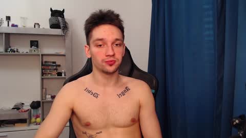 Snapshot of teddy_mode chatting on February 7, 8:01 am Teddy online show from February 7, 8:01 am