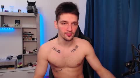 Snapshot of teddy_mode chatting on February 9, 9:05 am Teddy online show from February 9, 9:05 am