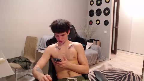 Snapshot of teddy_mode chatting on November 8, 5:23 pm Teddy online show from November 8, 5:23 pm