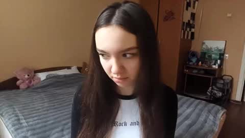 Snapshot of teganmeiser chatting on November 29, 10:29 am Kimi online show from November 29, 10:29 am