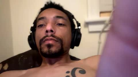 Snapshot of telecasted93 chatting on December 5, 5:26 am telecasted93 online show from December 5, 5:26 am