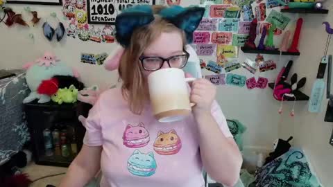 Snapshot of ten_tickle_pixie chatting on April 22, 7:15 pm Pixie and Tentacle Overlord online show from April 22, 7:15 pm