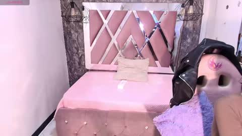 Terra Elowen online show from October 9, 11:30 am