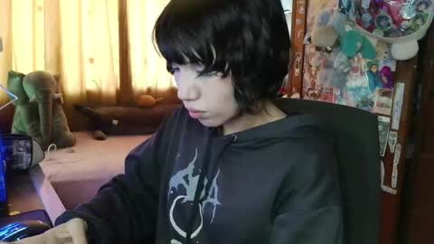 Terra Elowen online show from April 18, 7:07 pm