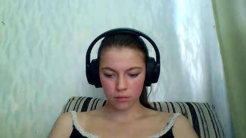 Snapshot of terranaufzinger chatting on September 13, 5:18 am Anny Simpson online show from September 13, 5:18 am