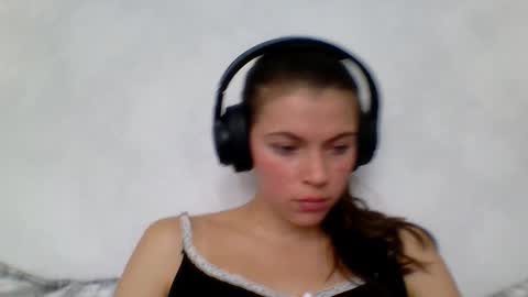 Snapshot of terranaufzinger chatting on September 15, 5:29 am Anny Simpson online show from September 15, 5:29 am