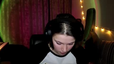 Anny Simpson online show from March 4, 8:15 pm