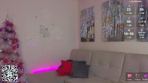 Snapshot of tesalune chatting on December 19, 5:18 am Tessa online show from December 19, 5:18 am