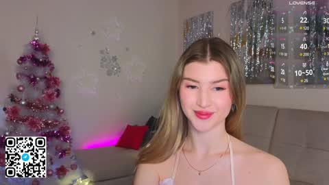 Snapshot of tesalune chatting on January 11, 5:20 am Tessa online show from January 11, 5:20 am