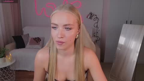 TessaHamilton online show from February 22, 7:51 am