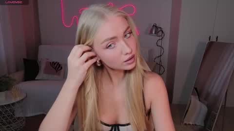 TessaHamilton online show from March 7, 9:50 am