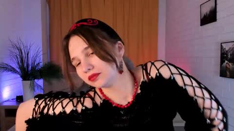 Snapshot of tessamill chatting on November 18, 9:14 am Tessa online show from November 18, 9:14 am