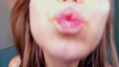 Snapshot of tessiekhanponaphan chatting on September 19, 5:57 pm Cindy online show from September 19, 5:57 pm