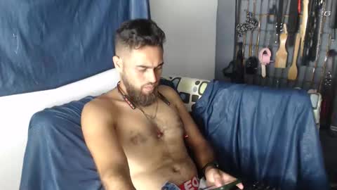 Snapshot of tevezbien chatting on December 19, 5:47 am Yeffrith online show from December 19, 5:47 am