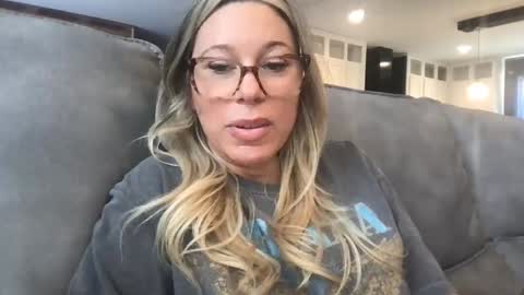 Snapshot of texas_blonde chatting on September 9, 5:45 pm Daphne Summers online show from September 9, 5:45 pm