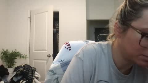 Snapshot of texas_blonde chatting on October 6, 3:09 pm Daphne Summers online show from October 6, 3:09 pm