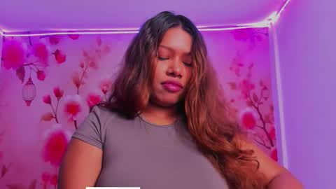 Snapshot of thais_waldrof chatting on November 7, 3:28 am Andreina online show from November 7, 3:28 am