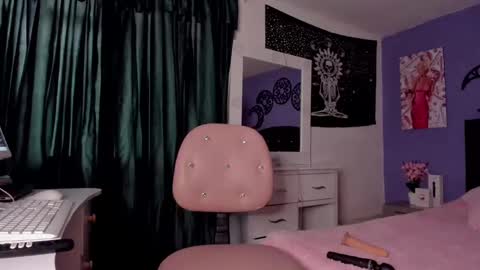 lui 3 online show from March 5, 9:15 pm