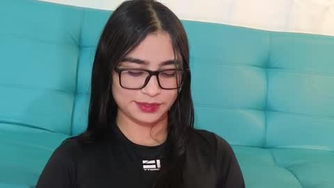 Snapshot of thalia_066 chatting on December 30, 12:32 am thalia online show from December 30, 12:32 am