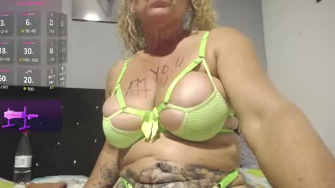 Snapshot of thalia_tits chatting on September 11, 10:32 pm Thalia Tits online show from September 11, 10:32 pm