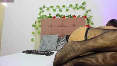 Snapshot of thaliia_gomez chatting on December 6, 12:05 pm online show from December 6, 12:05 pm