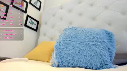 Snapshot of thaliia_gomez chatting on February 15, 10:10 pm online show from February 15, 10:10 pm