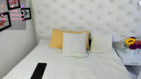 Snapshot of thaliia_gomez chatting on March 8, 7:09 pm online show from March 8, 7:09 pm