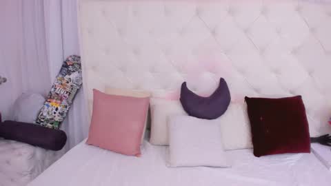 Snapshot of thaliia_gomez chatting on September 16, 7:04 pm online show from September 16, 7:04 pm