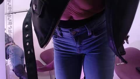 Snapshot of thamarajane1 chatting on November 28, 1:14 pm online show from November 28, 1:14 pm