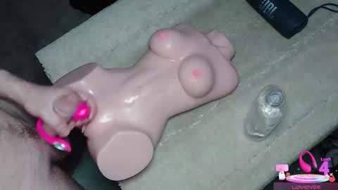 Snapshot of thatswhatshesaid143 chatting on October 31, 11:06 pm ThatsWhatSheSaid online show from October 31, 11:06 pm