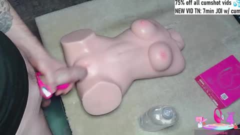 Snapshot of thatswhatshesaid143 chatting on November 3, 2:24 am ThatsWhatSheSaid online show from November 3, 2:24 am