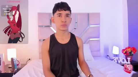 Snapshot of thayler_jones chatting on September 15, 11:21 am Thayler online show from September 15, 11:21 am