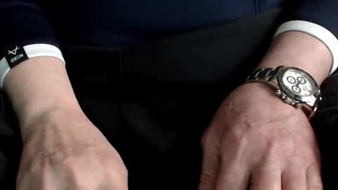 Snapshot of the1pocketrocket chatting on December 28, 2:42 pm the1pocketrocket online show from December 28, 2:42 pm