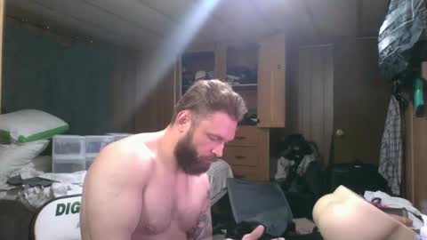 Snapshot of the4stringmotha chatting on December 4, 10:24 am BiggerINalaska online show from December 4, 10:24 am