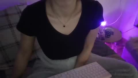 Snapshot of the_borderlands chatting on December 4, 7:39 am the crazy travellers online show from December 4, 7:39 am