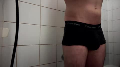 Snapshot of the_delicious_19 chatting on December 6, 6:39 pm the_delicious_19 online show from December 6, 6:39 pm