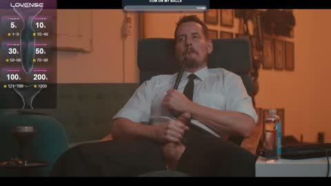 Snapshot of the_dilf chatting on December 17, 3:17 pm The DILF - online show from December 17, 3:17 pm