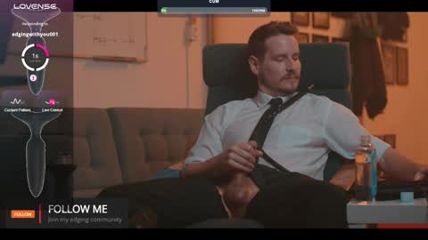 Snapshot of the_dilf chatting on February 15, 4:01 pm The DILF - online show from February 15, 4:01 pm